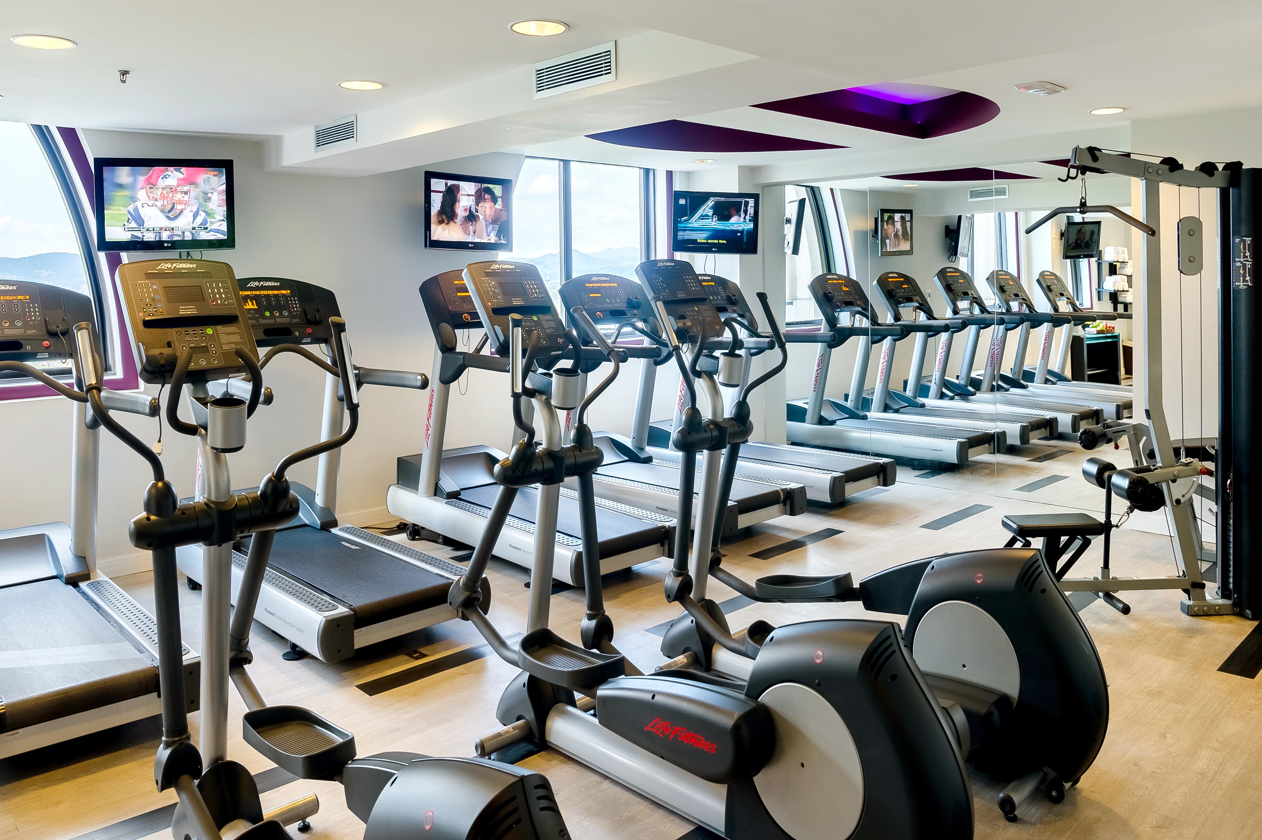 Pullman Sao Paulo Guarulhos Airport Hotell Eksteriør bilde A typical Virgin Active gym